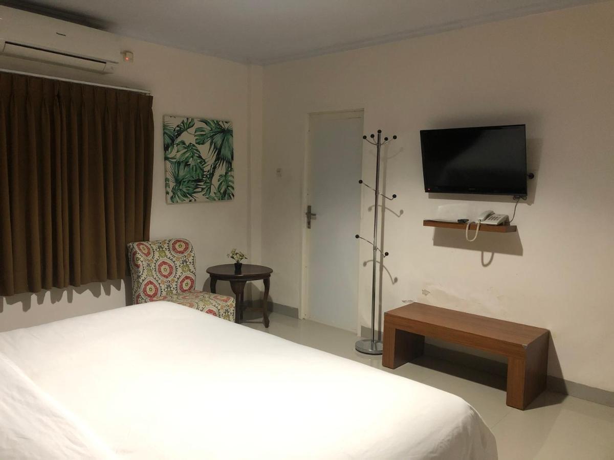 Hotel Kenari Pantai Makassar Exterior foto