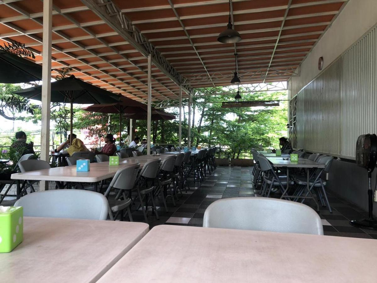 Hotel Kenari Pantai Makassar Exterior foto