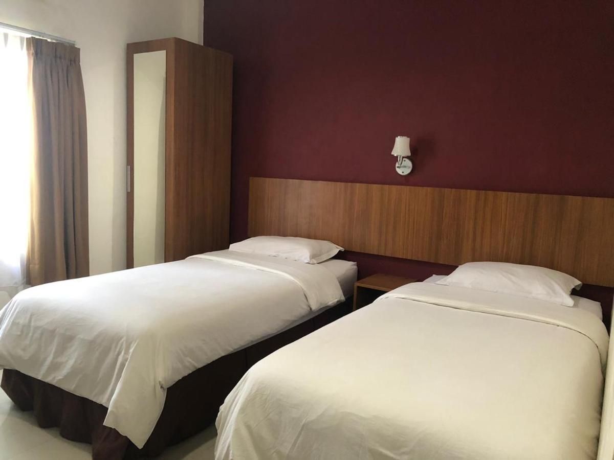 Hotel Kenari Pantai Makassar Exterior foto