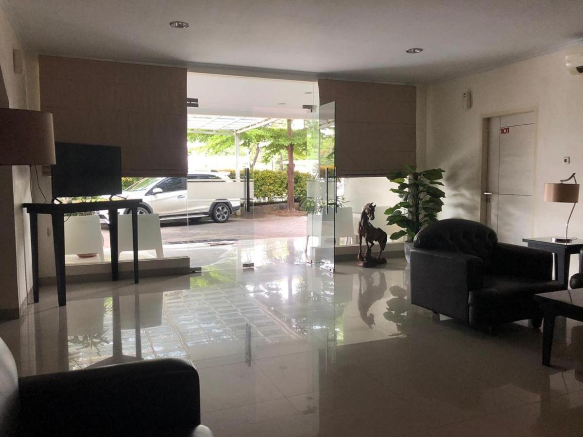 Hotel Kenari Pantai Makassar Exterior foto