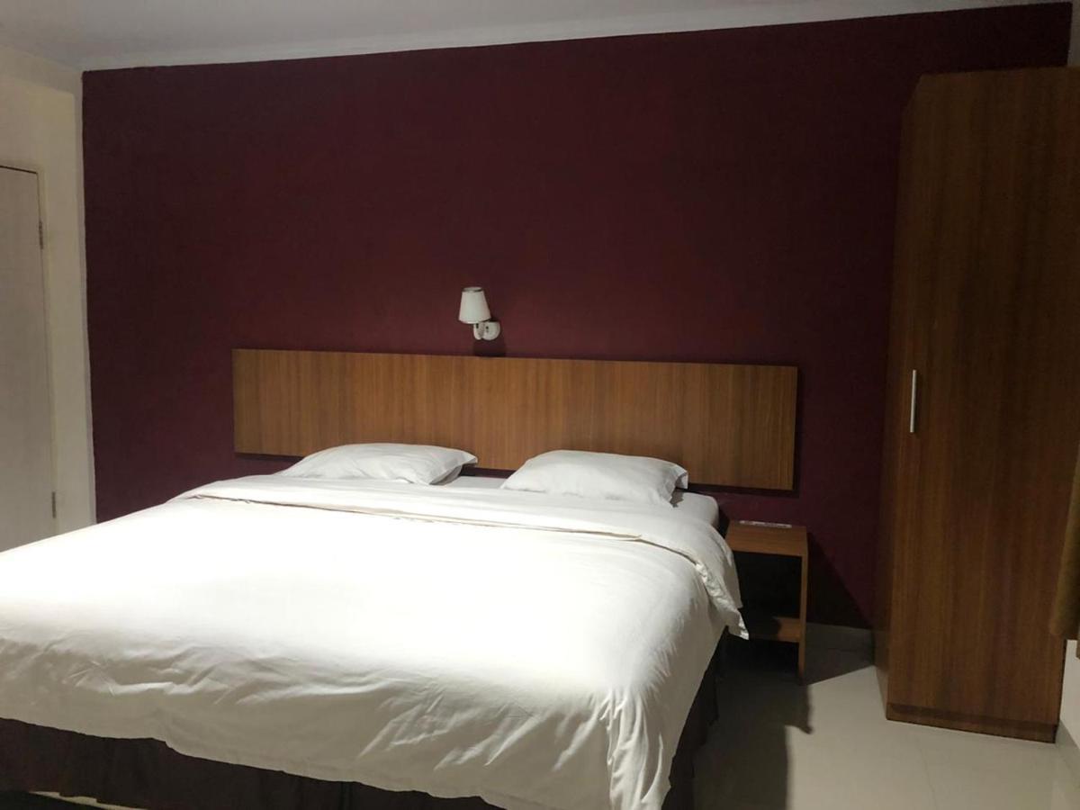 Hotel Kenari Pantai Makassar Exterior foto