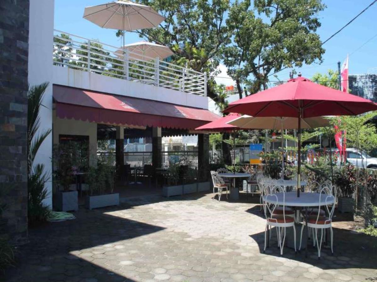 Hotel Kenari Pantai Makassar Exterior foto