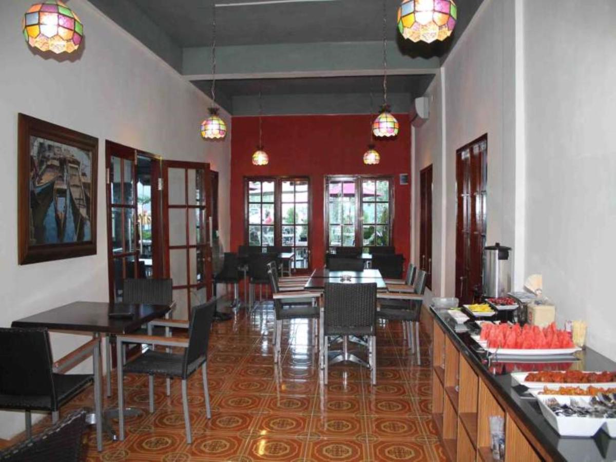 Hotel Kenari Pantai Makassar Exterior foto
