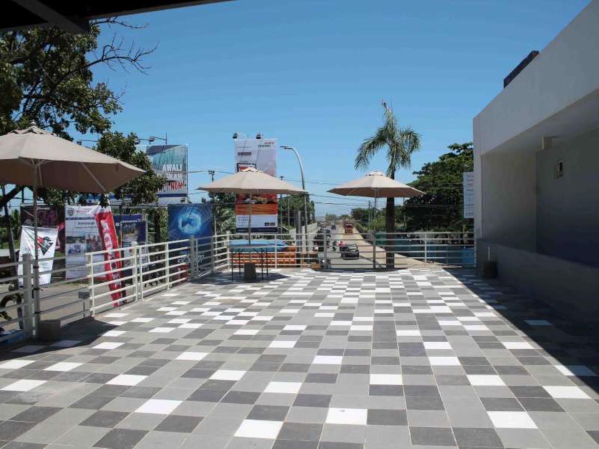 Hotel Kenari Pantai Makassar Exterior foto